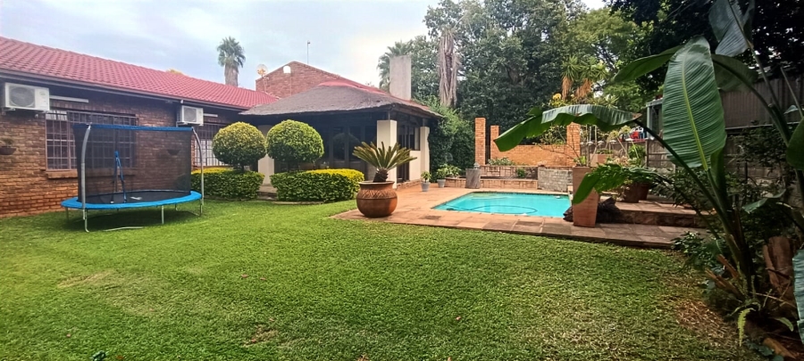 4 Bedroom Property for Sale in Geelhoutpark North West